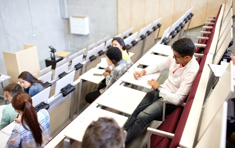 Genre photo of students at a lecture. Photo: Syda productions/Mostphotos.
